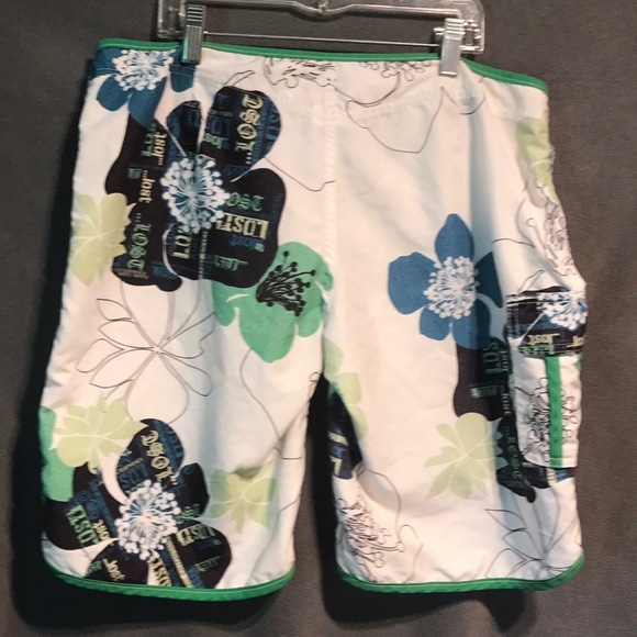 Used lost boarding shorts size small (size 7) - Picture 3 of 3